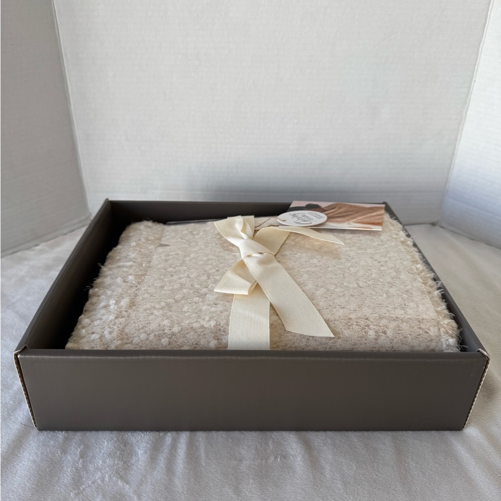 New DEMDACO Cream Giving Shawl 100% Nylon-NWT In Box Cozy Soft Shawl - Picture 9 of 15